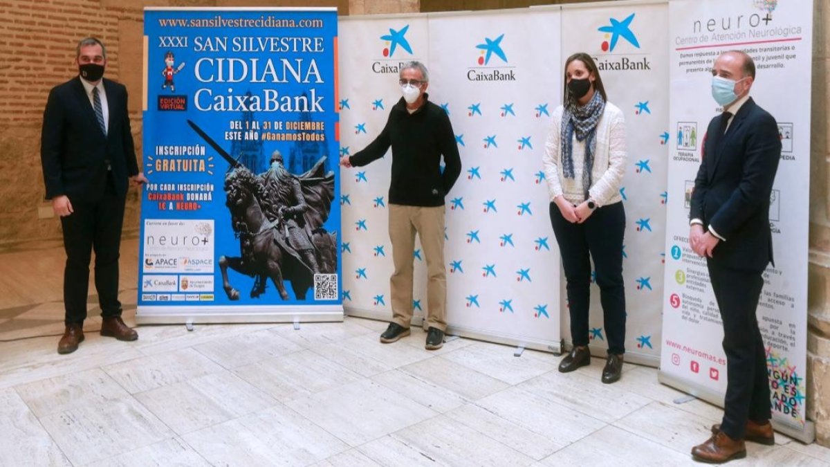 Los representantes del Ayuntamiento, del Florentino Díaz Reig, de Apace y de Caixabank, durante la presentación de la carrera virtual. RAÚL OCHOA