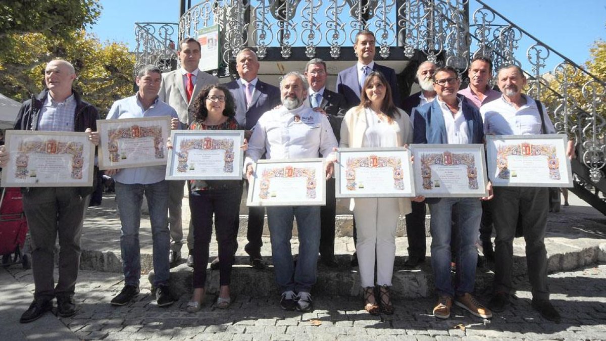 Burgos Alimenta y la provincia aprovechó la cita para reconocer la labor de los productores con la entrega de distintivos a diez marcas de calidad provinciales.-G. G.