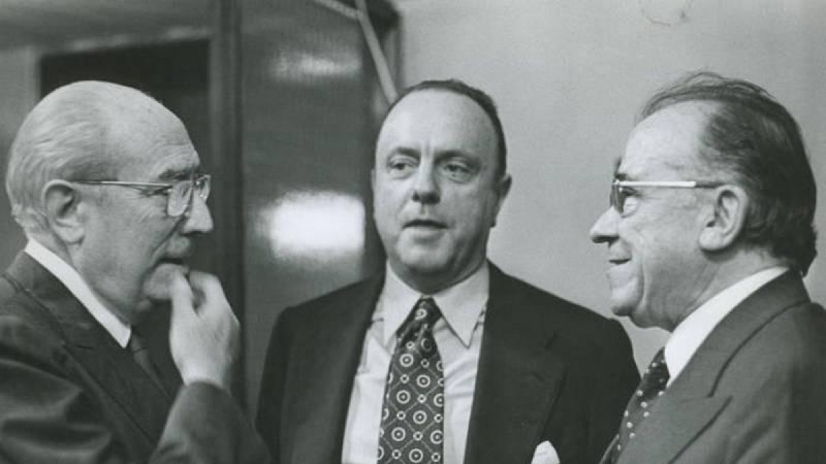Manuel Fraga con Enrique Tierno Galván y Santiago Carrillo.-RTVE