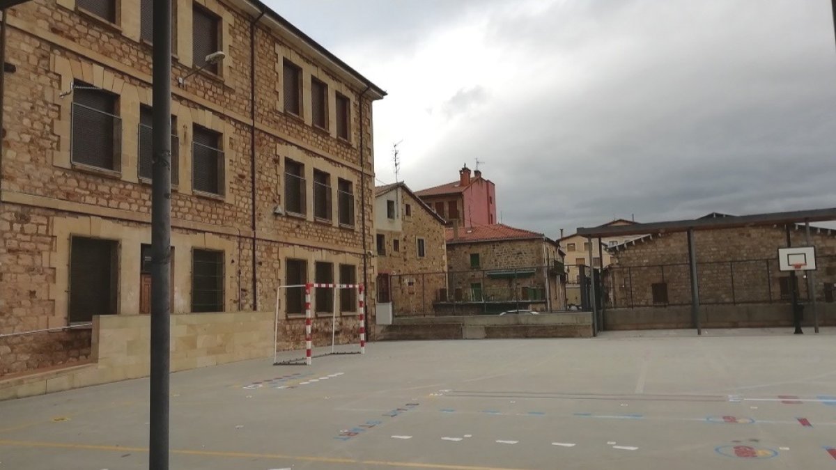 El CEIP ‘Vera Cruz’ en Quintanar de la Sierra. J. G. L.