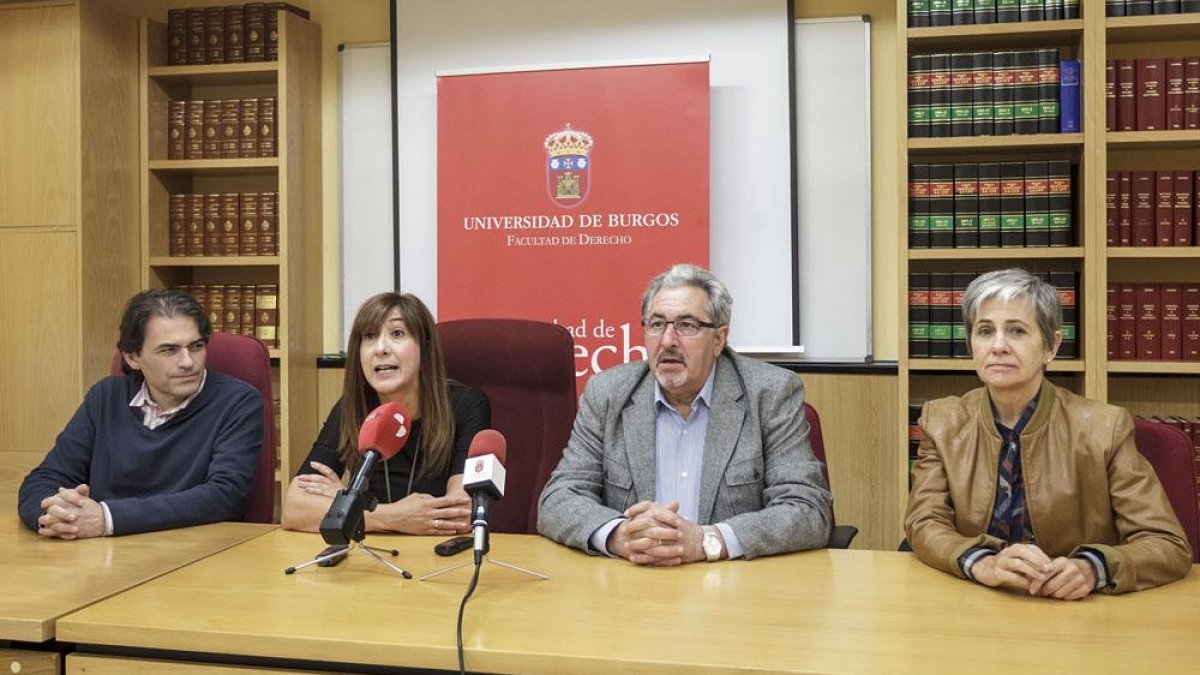 Ojeda, Miguel, Pérez y Tricio en un momento de la presentación de la iniciativa.-SANTI OTERO