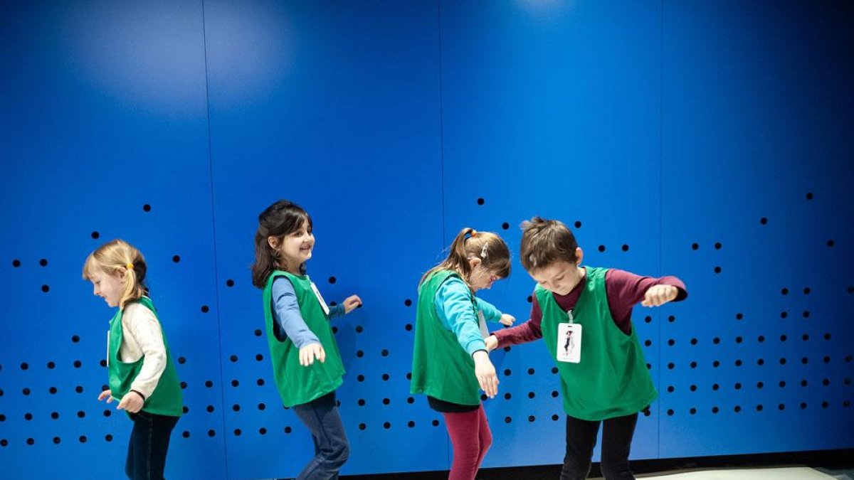 Un grupo de niños participa en una actividad de EduCaixa.-ECB