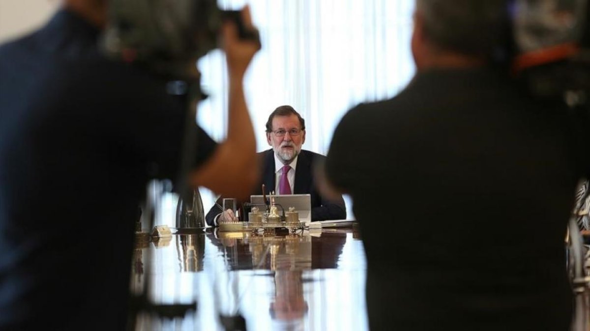 Mariano Rajoy, durante la reunión del Consejo de Ministros extraordinario.-DAVID CASTRO