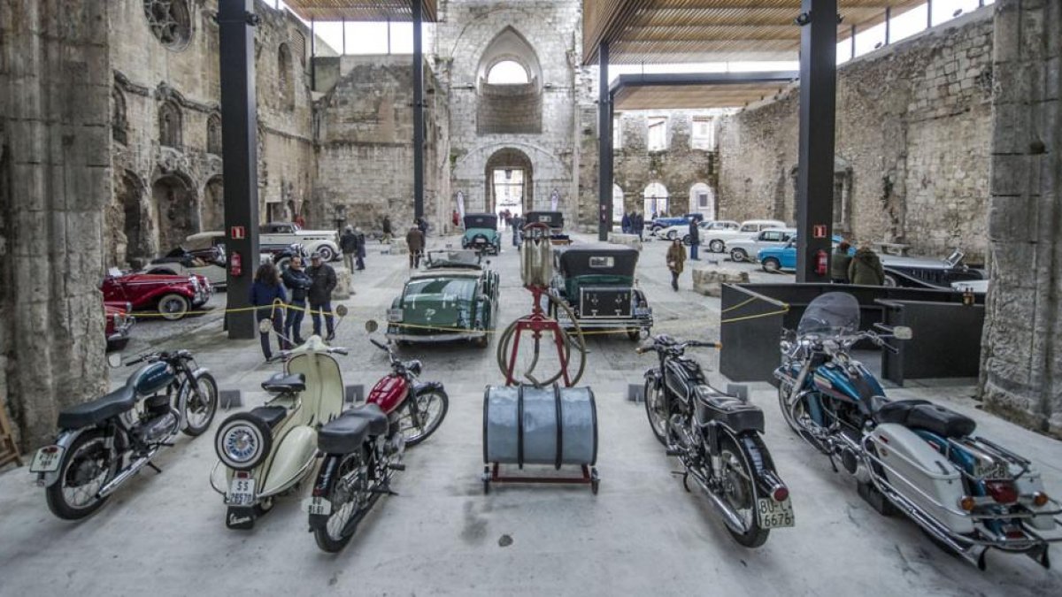 Las motocicletas ocupan un espacio distinguido dentro de la exposición en el Monasterio de San Juan.-ISRAEL L. MURILLO