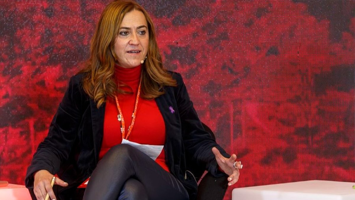 La vicesecretaria general del PSCyL, Virginia Barcones, presidió el ágora sobre despoblación que se celebró hoy en el 14º Congreso Autonómico del PSOE de Castilla y León. SANTI OTERO