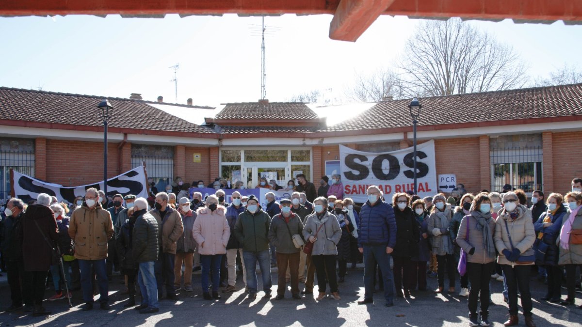Más de 200 vecinos se acercaron a Roa para exigir soluciones a las deficiencias sanitarias