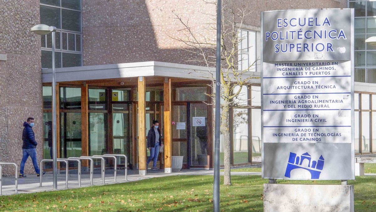 Exteriores de la Escuela Politécnica. ECB