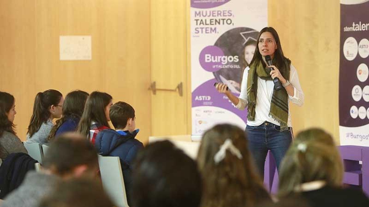 El encuentro con las alumnas del programa STEM Talent se celebró en su sede habitual del MEH.-R. OCHOA