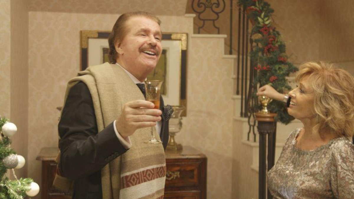 María Teresa Campos y Bigote Arrocet, en un momento del especial navideño de 'Las Campos'.-MEDIASET