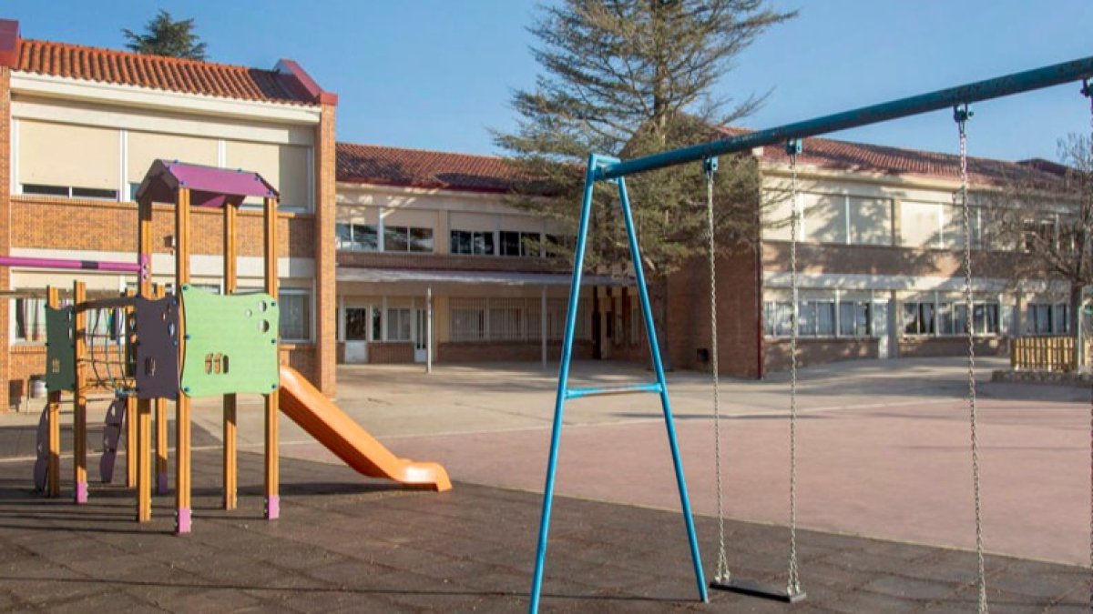 En el colegio concertado Claret los niños «mayores» tienen acceso a un seguimiento en directo de las clases. L. V.