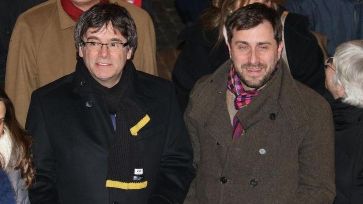 Carles Puigdemont y Toni Comín, en un acto en Lovaina el pasado 6 de febrero.-LAURA POUS (ACN)