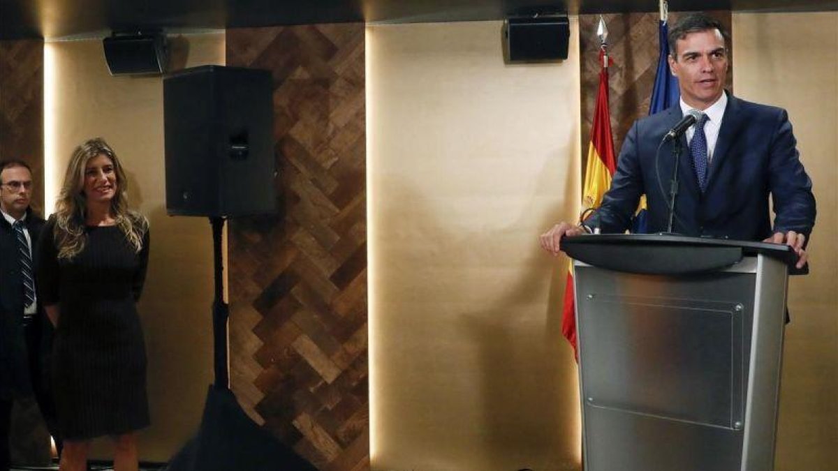Pedro Sanchez interviene ante la colectividad espanola durante su visita a Canadá.-BALLESTEROS (EFE)