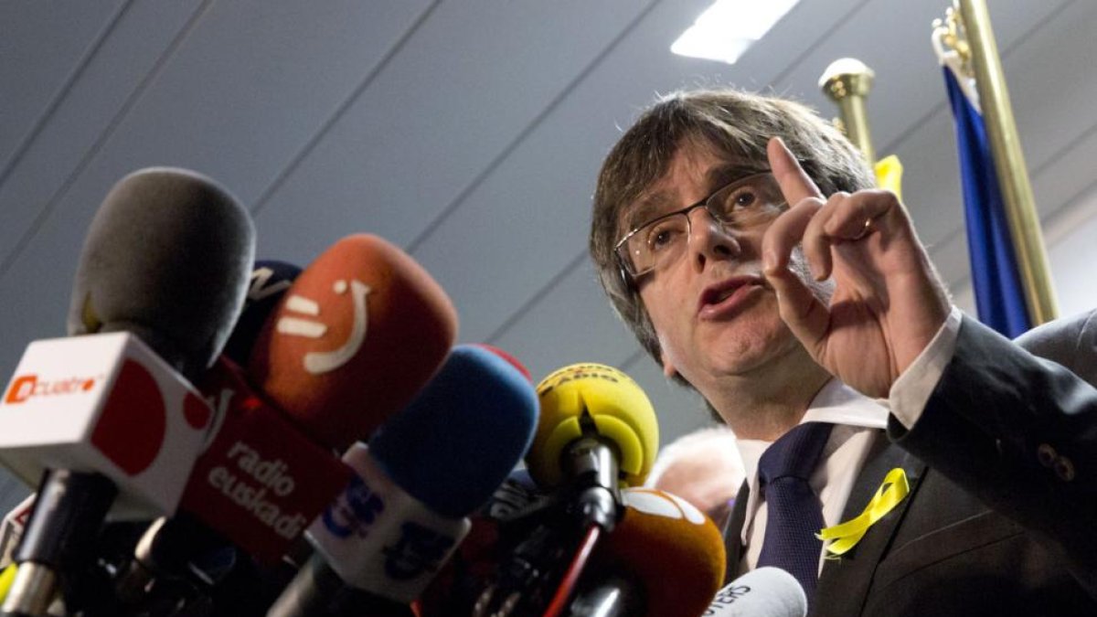 El PDECat condiciona la vuelta de Puigdemont a un pacto político con el Estado-VIRGINIA MAYO (AP)