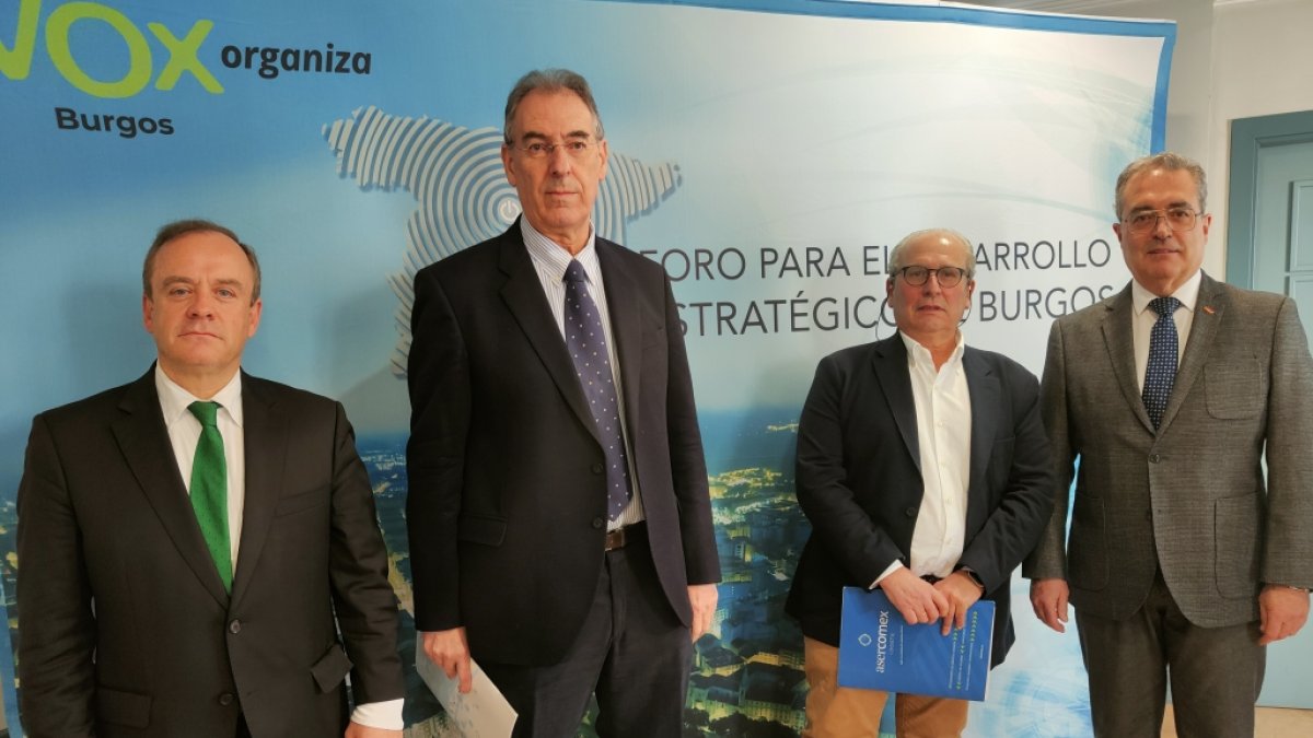 Martínez- Acitores, Benavente, San Millán y Martín antes de comenzar la jornada. ECB