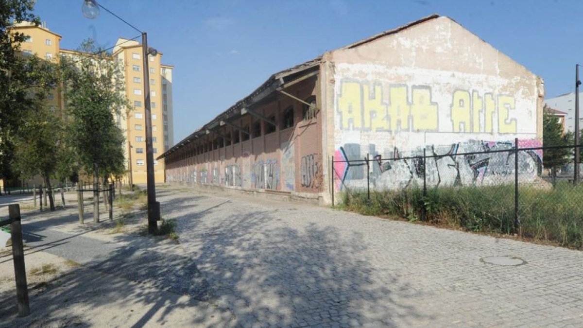 Edificio por el que Fundación Caja de Burgos pagará 1,9 millones de euros.-ISRAEL L. MURILLO