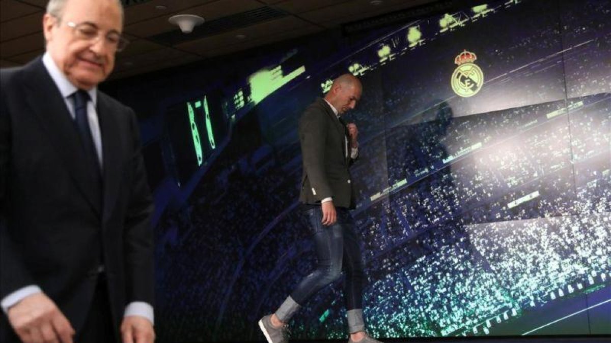 Florentino Pérez y Zinedine Zidane, el día del regreso del entrenador francés.-EL PERIÓDICO