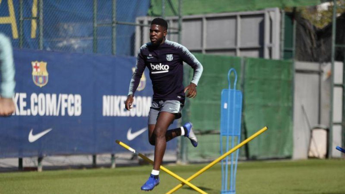 Umtiti, durante el entrenamiento azulgrana del jueves 1 de noviembre.-FC BARCELONA