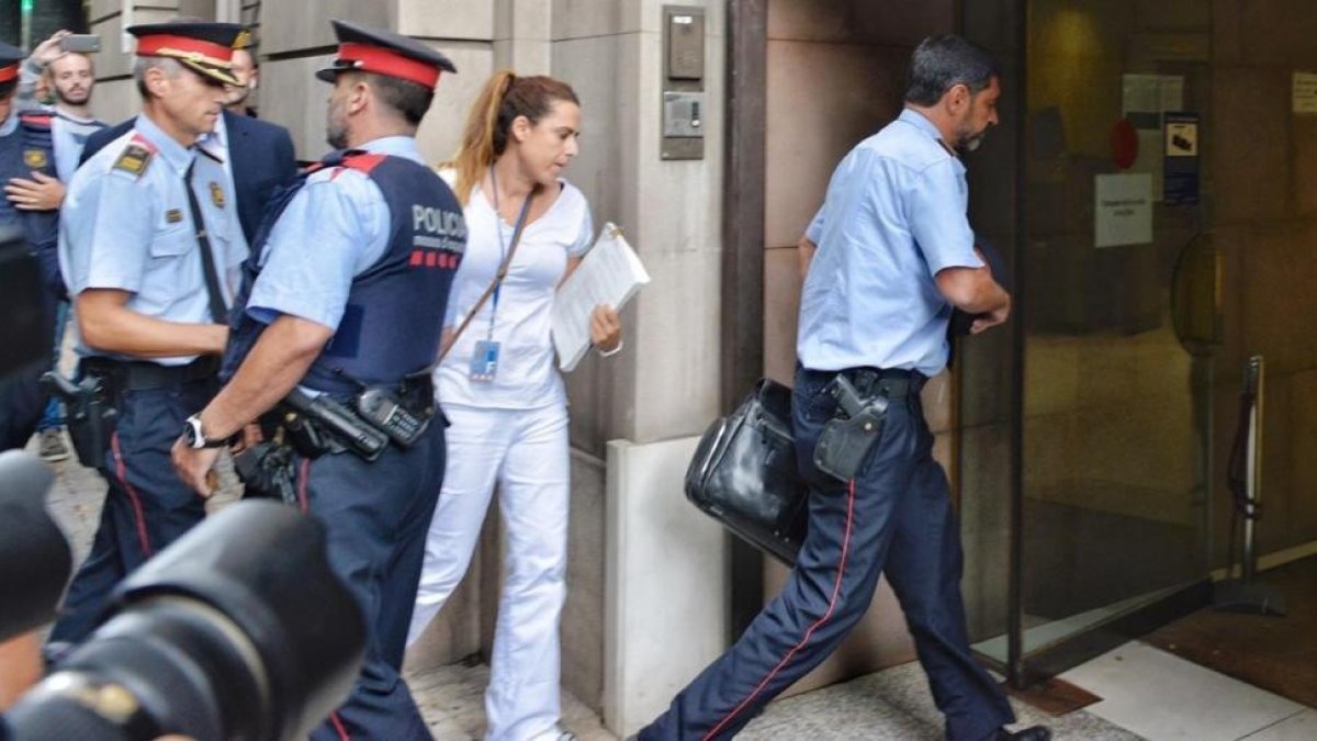 El major de los Mossos, Josep Lluís Trapero, entra en la Fiscalía este martes.-FERRAN SENDRA