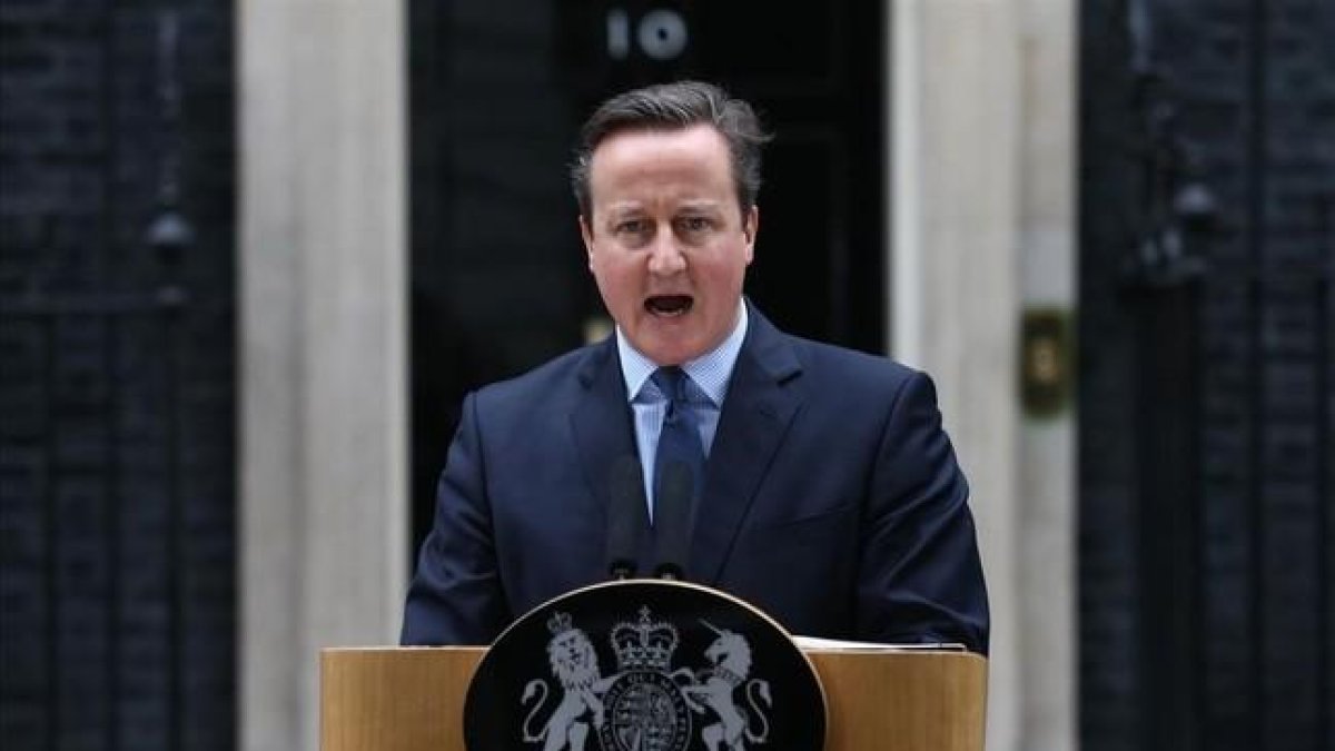David Cameron, en la puerta de Downing Street.-JUSTIN TALLIS