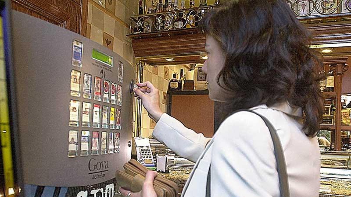 Lázaro propone incrementar el precio de la cajetilla como opción para disminuir el consumo.-ISRAEL L. MURILLO