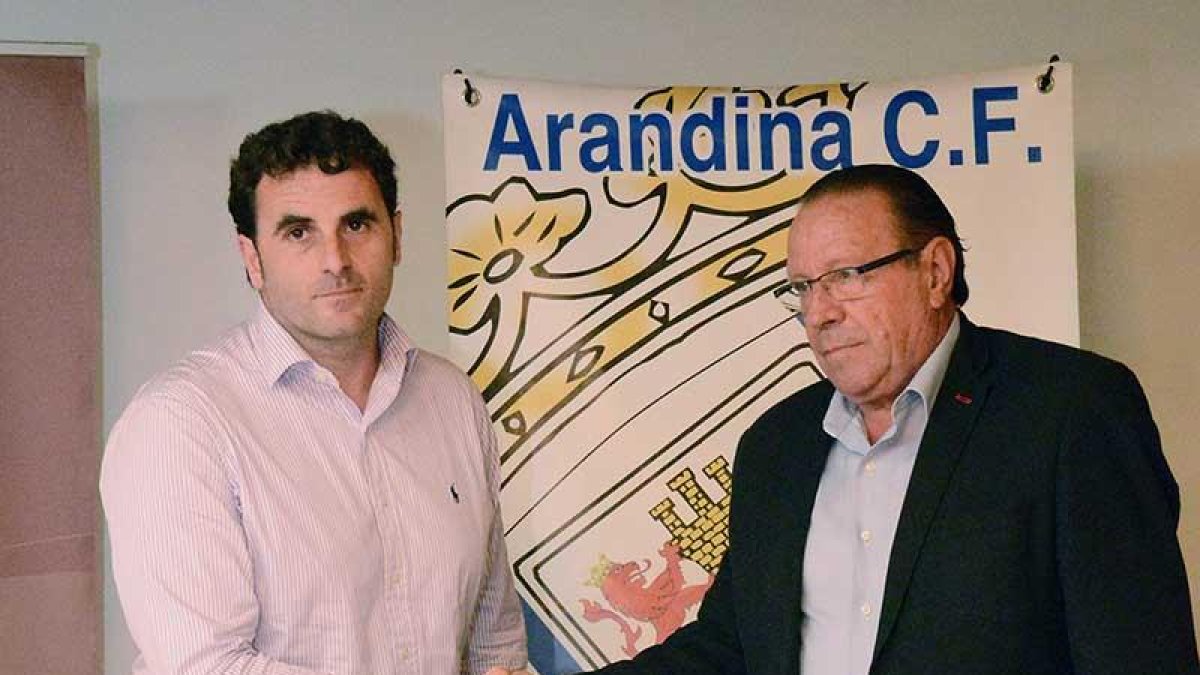 Diego Rojas posa junto a Pedro García tras la presentación oficial.-ALBERTO CALVO