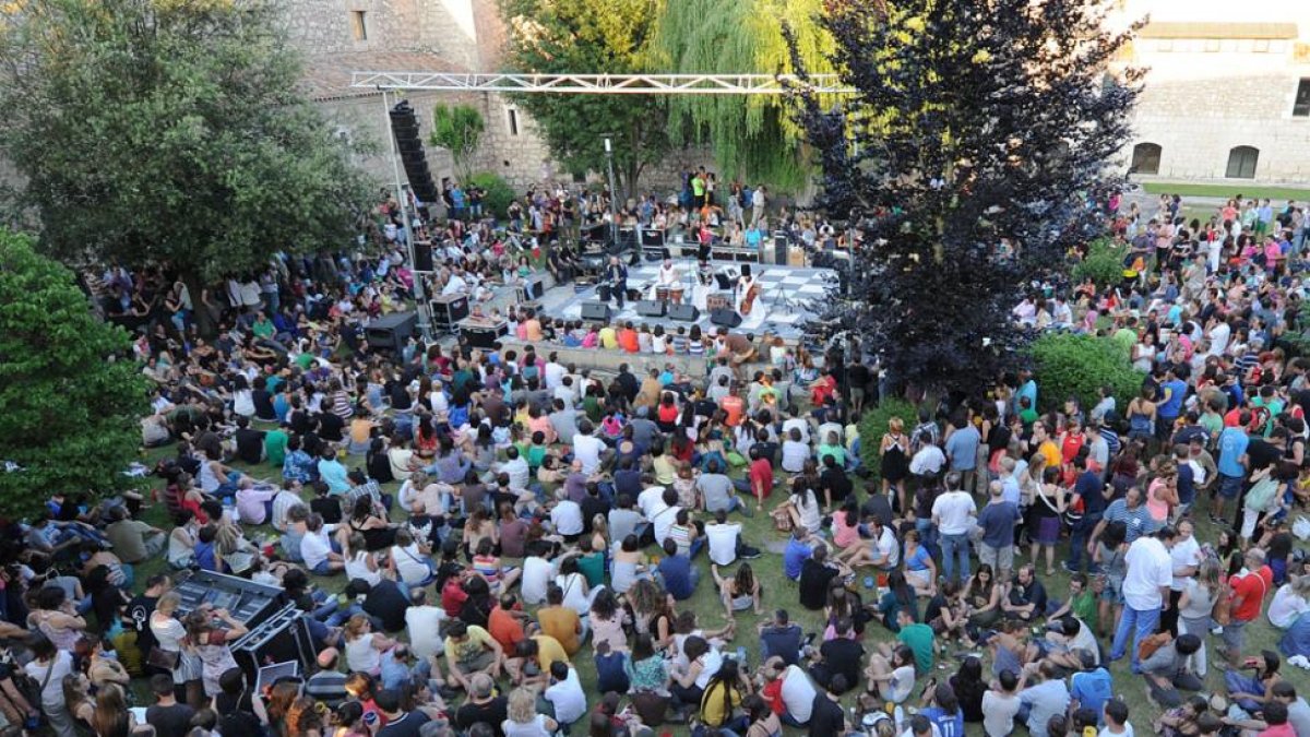 El Tablero de Música es la estrella de la programación estival de la UBU con 10.000 asistentes a todo el ciclo.-Israel L. Murillo