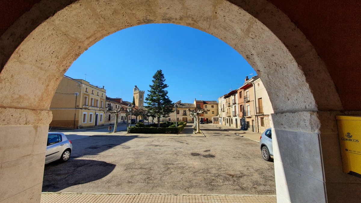Las puertas de los restos de la muralla aún cumplen su función. FOTOS: L. VELÁZQUEZ
