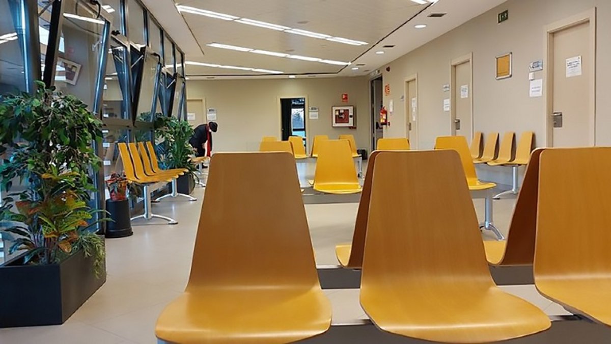Sala de espera en un centro de salud.- E.M.