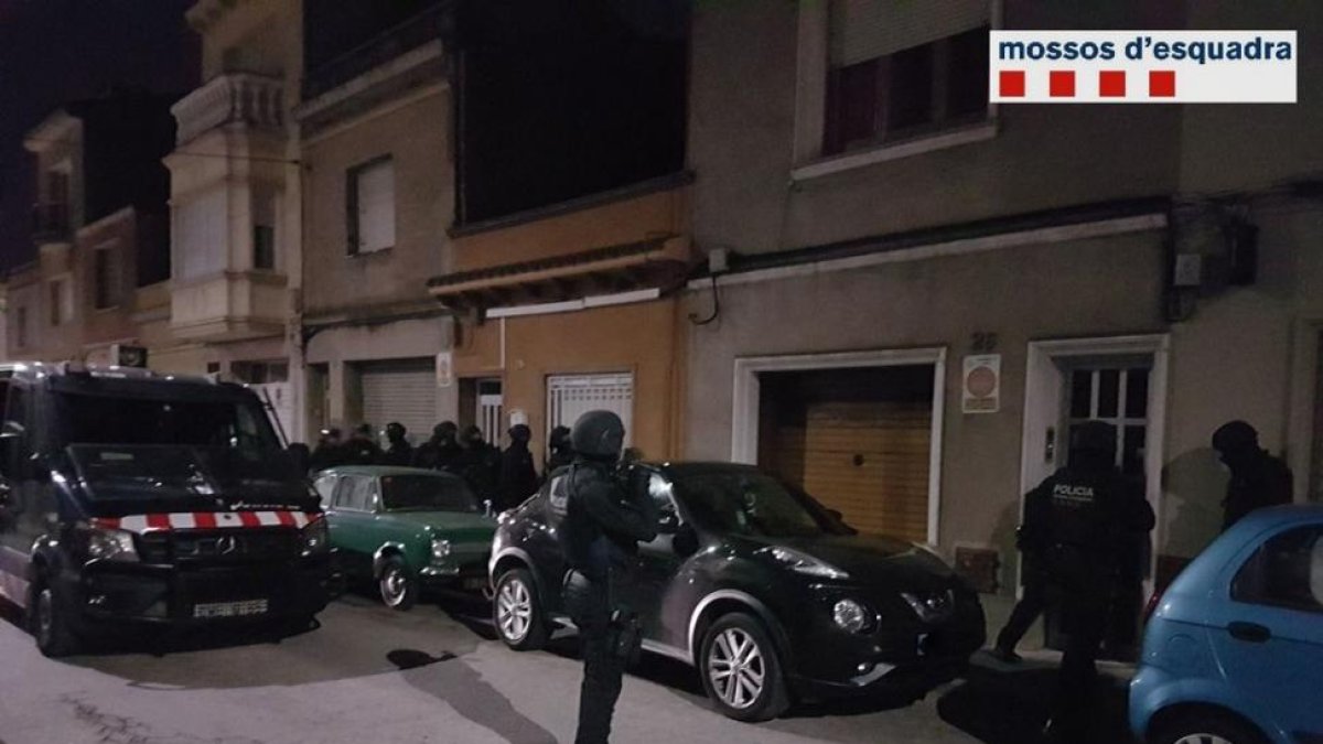 Operación de los Mossos contra los Ángeles del Infierno en Barcelona, este miércoles-EL PERIÓDICO