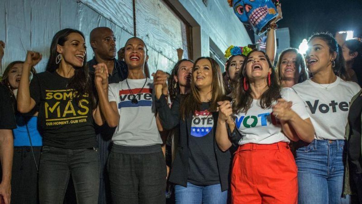 De izquierda a derecha las actrices y activistas participan en el evento Latinas en Marcha a traves del cual se anima a las mujeres hispanas de Estados Unidos a que voten en las elecciones legislativas del 6 de noviembre.-GIORGIO VIERA (EFE)