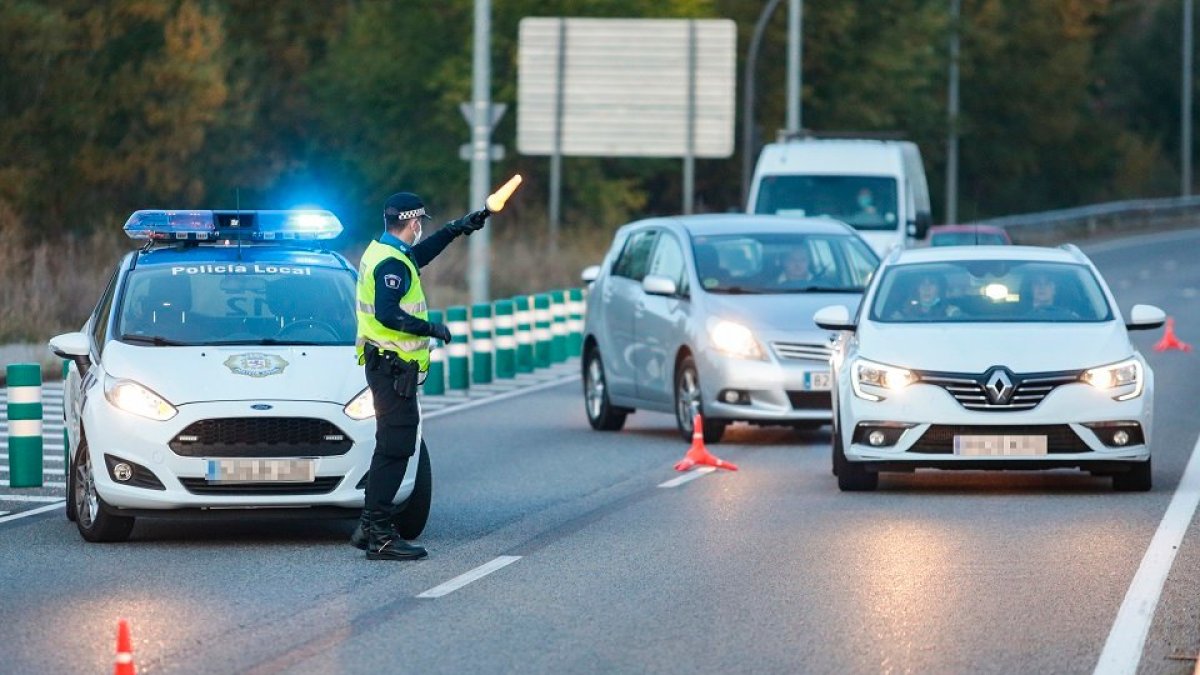 La Policía Local ha ajustado el dispositivo de vigilancia para evitar retenciones. ISRAEL L. MURILLO