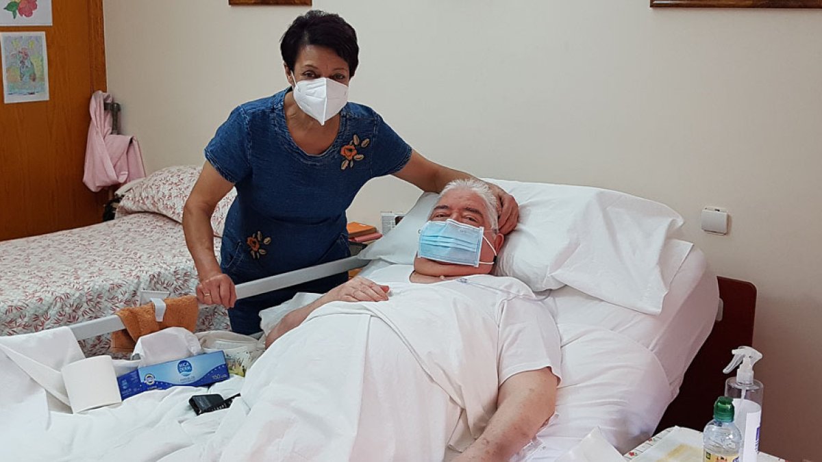 Lupe y Matías, vecinos de Zazuar. L. V.
