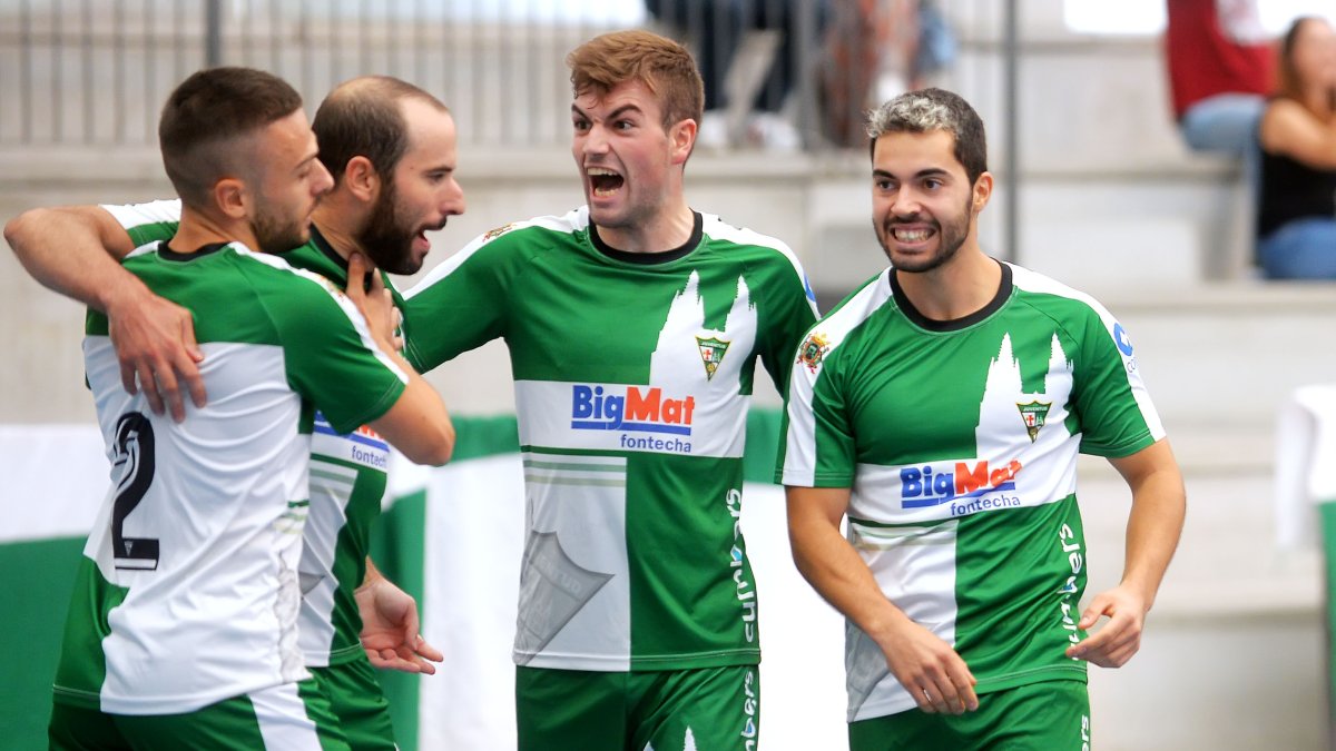 Los jugadores del Círculo celebran un gol