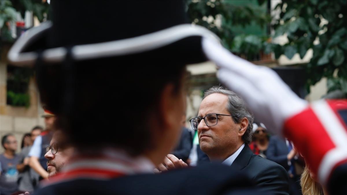 El president Quim Torra, en el Fossar de les Moreres, en Barcelona-FERRAN NADEU