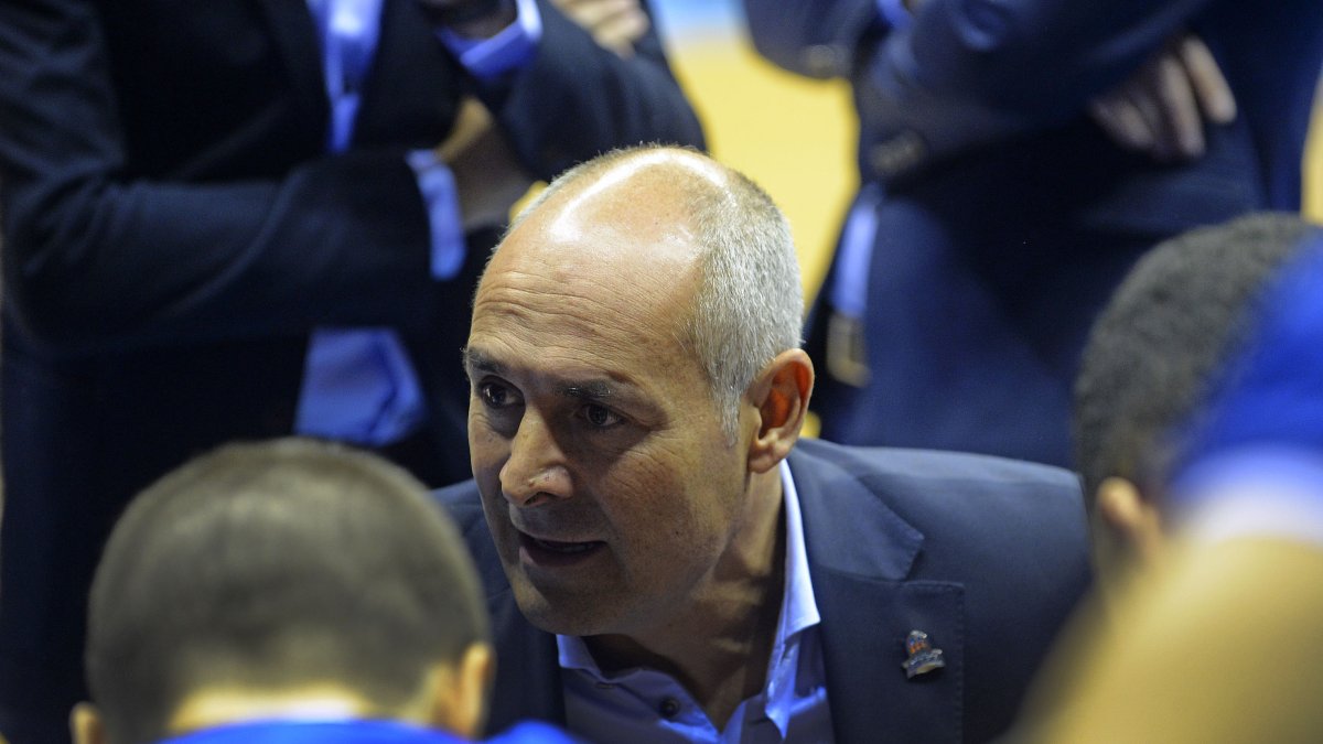 Curro Segura en el banquillo azulón. SANTI OTERO