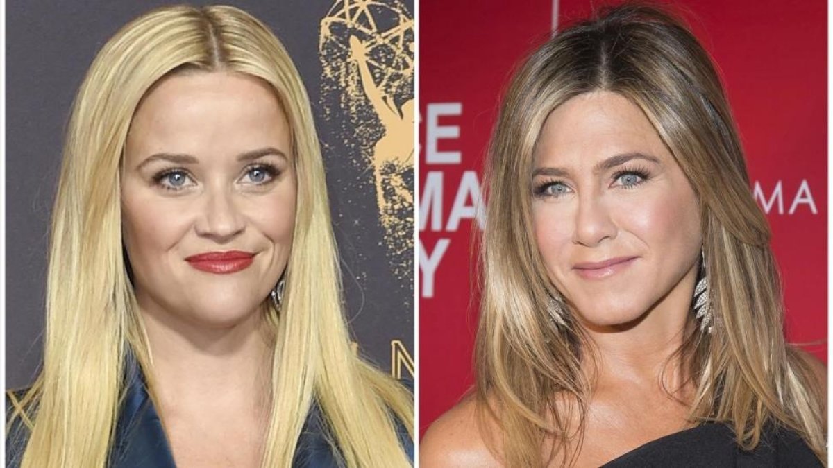 Las actrices Reese Witherspoon (izquierda) y Jennifer Aniston.-EL PERIÓDICO