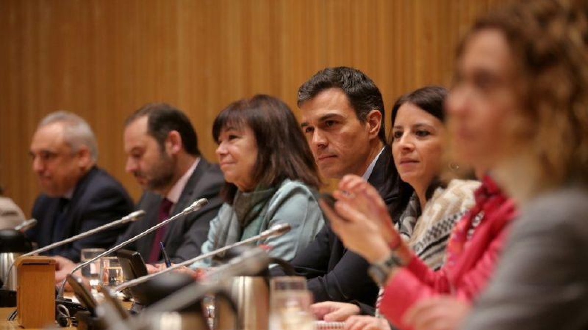 Pedro Sánchez en la reunión del grupo parlamentario del PSOE en el Congreso de los Diputados.-JOSE LUIS ROCA