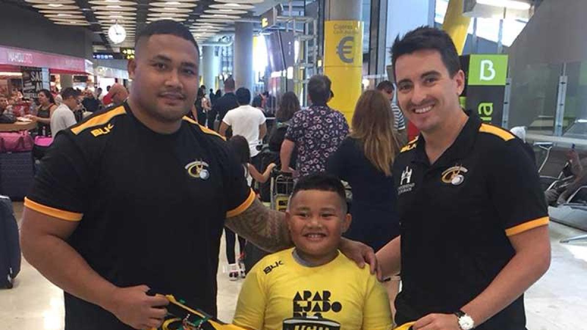 Moli, junto a su hijo y el directivo del club Jacobo Salvat, ayer.-TWITTER / @RUGBYAPAREJOS