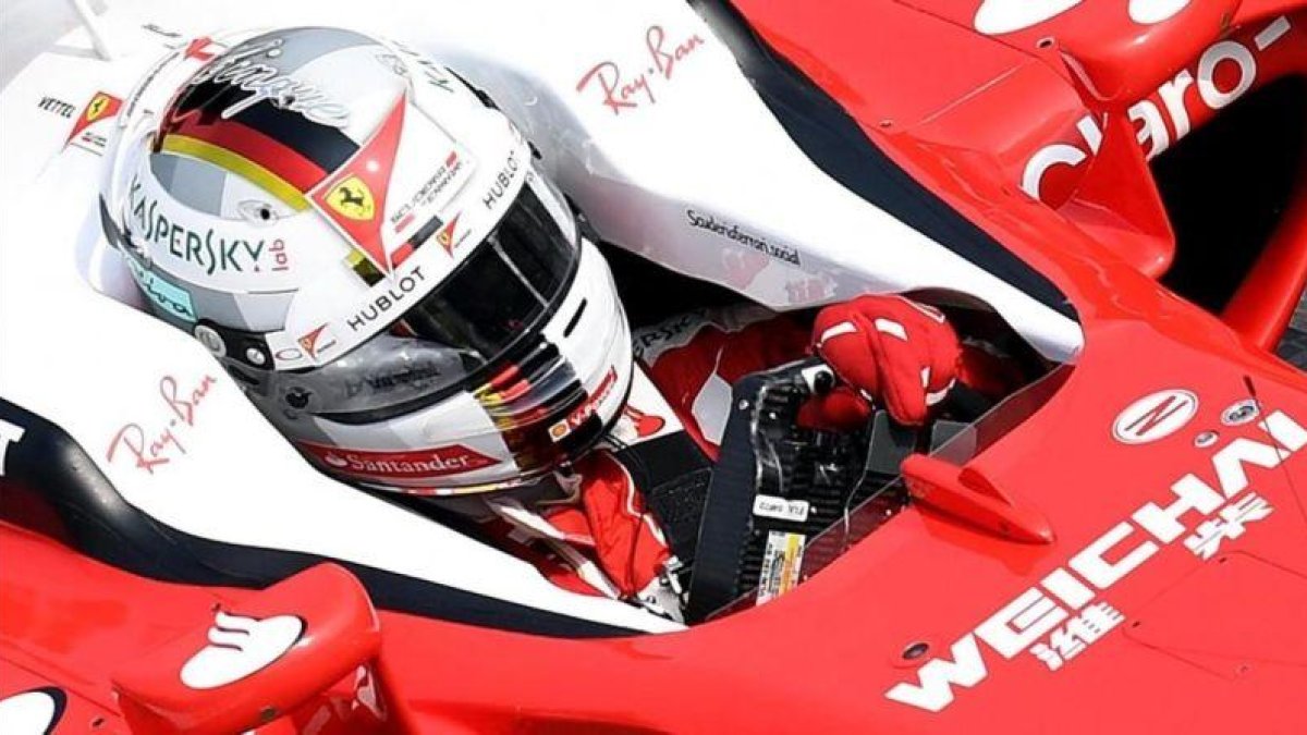 Sebastian Vettel, a los mandos de su Ferrari hoy en Monza.-EFE / DANIEL DAL ZENNARO