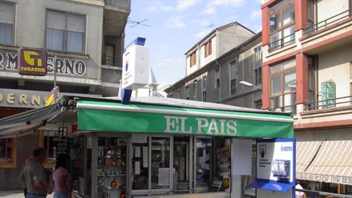 Este kiosco de la plaza de la Virgencilla selló el boleto agraciado.
