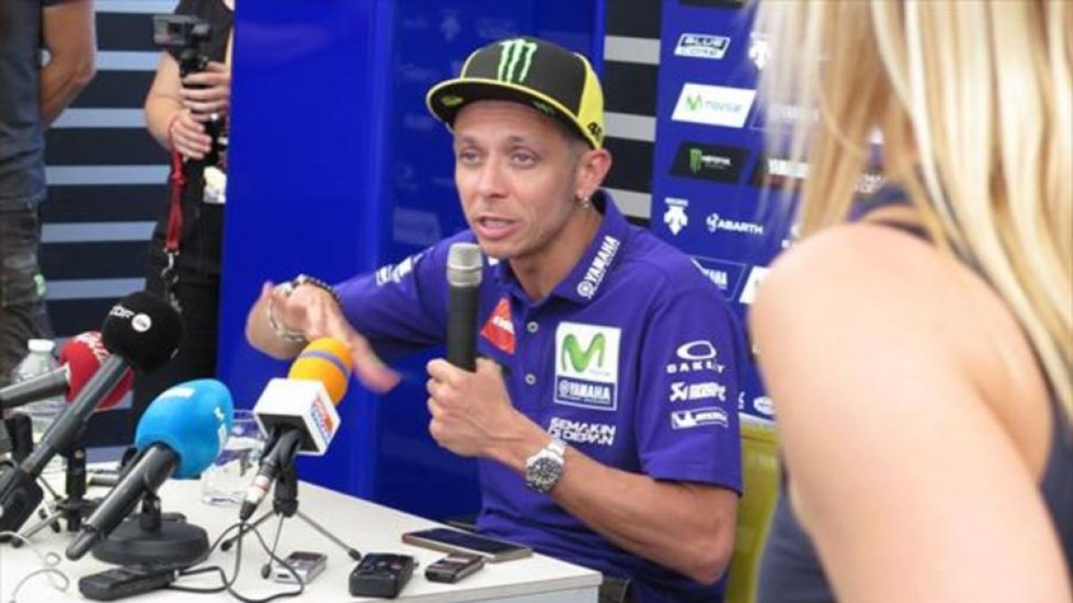 Valentino Rossi, en la conferencia multitudinaria de ayer en Mugello.-EMILIO PÉREZ DE ROZAS / ENVIADO ESPECIAL