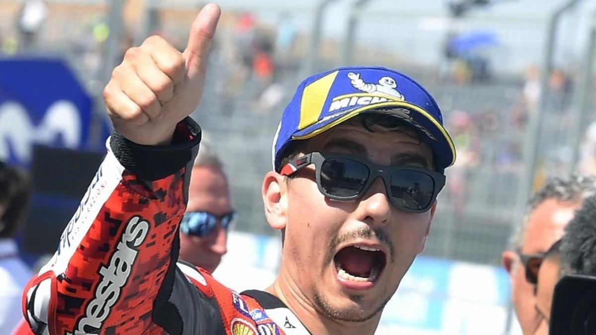 Jorge Lorenzo (Ducati) celebra, eufórico, su tercera pole consecutiva de la temporada.-JAIME GALINDO