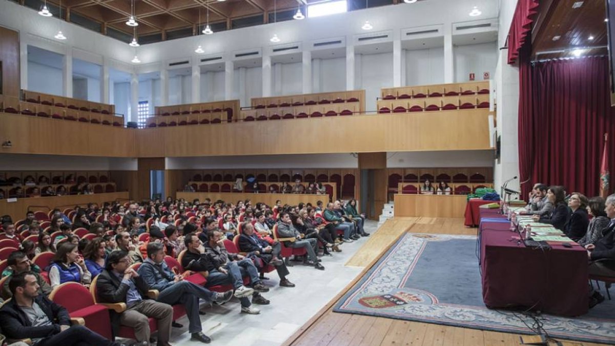 El acto de entrega de premios se celebró en el Aula Magna de la Universidad de Burgos.-SANTI OTERO