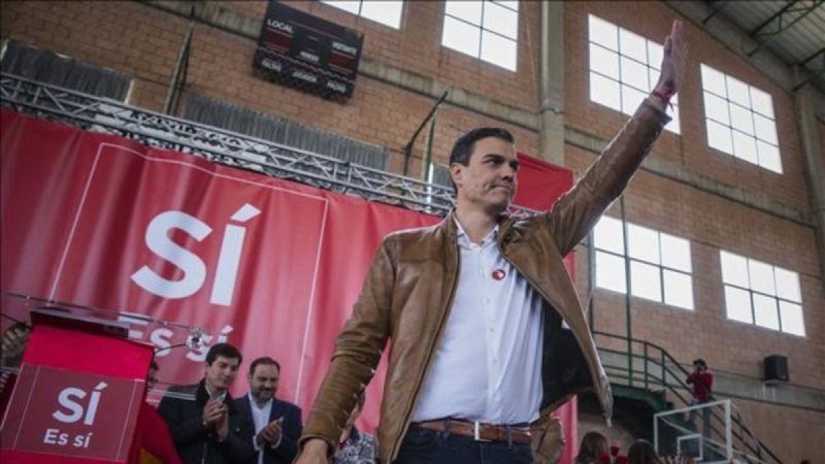 Pedro Sánchez durante un acto de campaña el pasado domingo en Burjassot.-Miguel Lorenzo