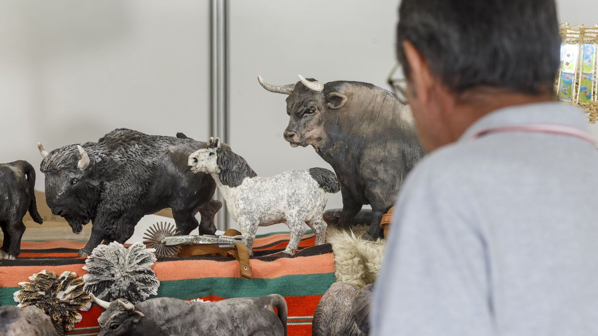 Los oficios tradicionales del cuero, el vidrio o la madera se muestran en la Feria Nacional de Oficios Artesanos, hasta el 17 de julio en el Espolón