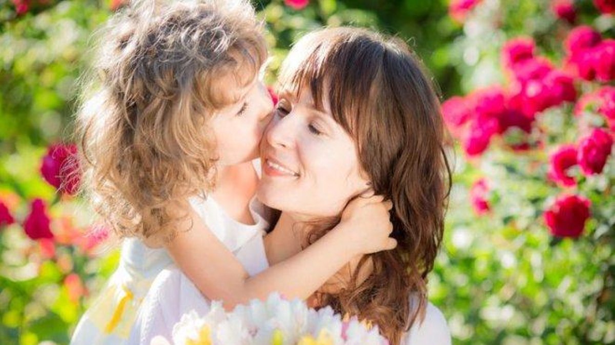 Felicidad y amor en el Día de las Madre.-EL PERIÓDICO