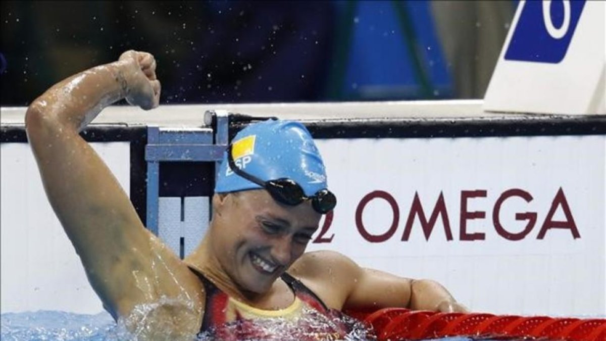 Mireia Belmonte, celebra la victoria en la prueba de los 200m mariposa en los Juegos de Río 2016-AFP