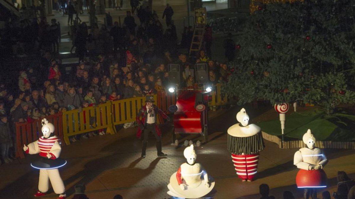 Las Luciérmagas y el profesor Chispero 'encienden' la Navidad-ISRAEL L. MURILLO