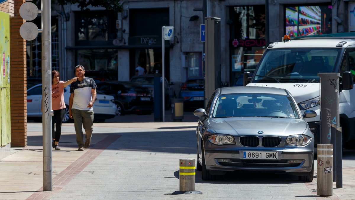 Los tótem de acceso al centro histórico se modernizarán y digitalizarán como recoge el proyecto de la Zona de Bajas Emisiones. SANTI OTERO