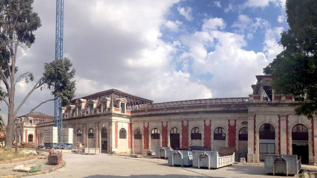 La preocupación por el edificio de la vieja estación está en su desprotección ahora que está sin tejado.-ISRAEL L. MURILLO